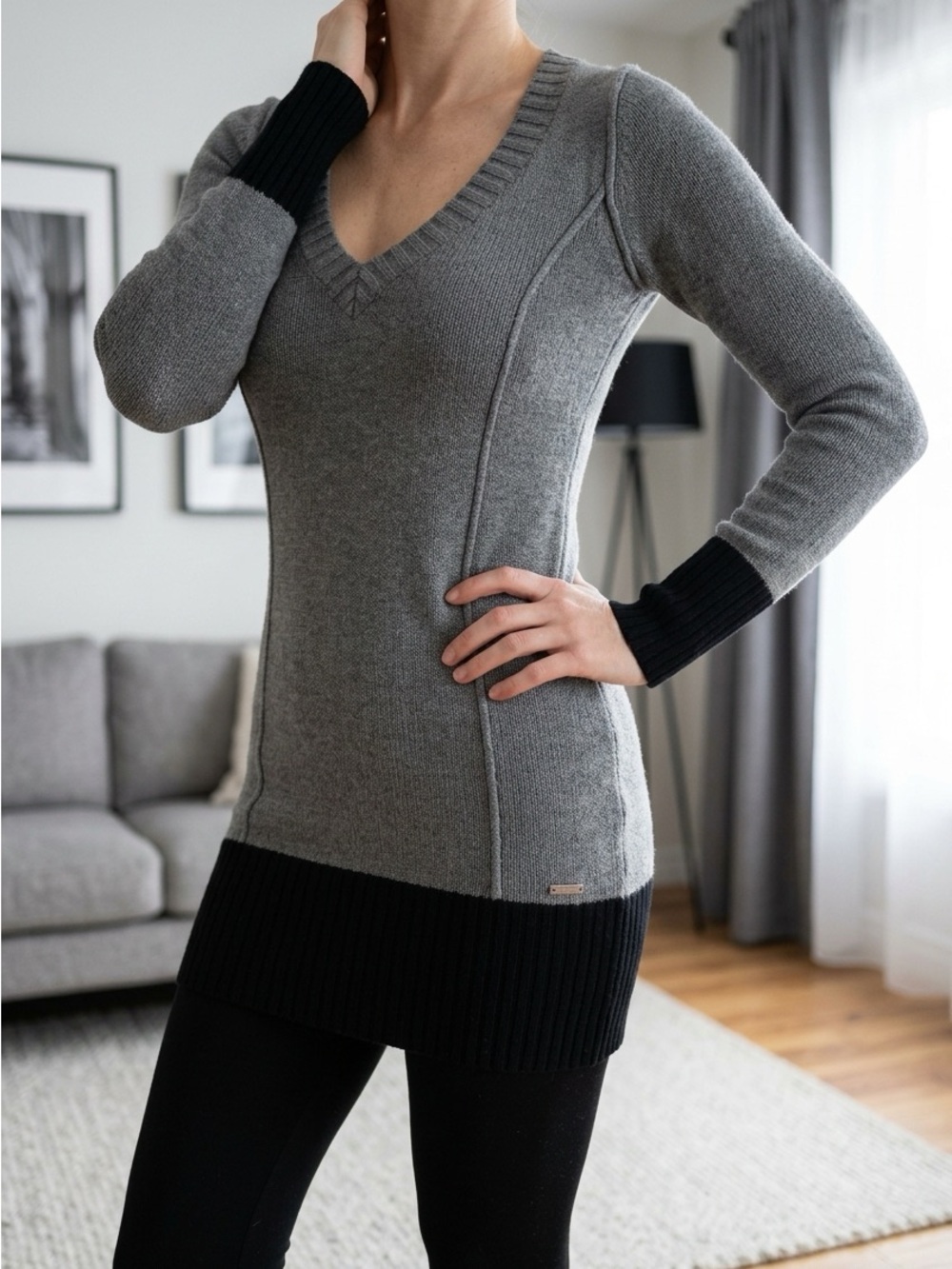 Guess Gray Black Chic Long Sleeve V-Neck Cozy Sweater or Dress
Size S/M